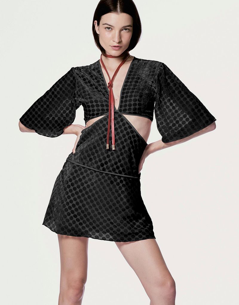 VE050160_0002_1-VESTIDO-CUT-OUT-VELUDO-POPPY